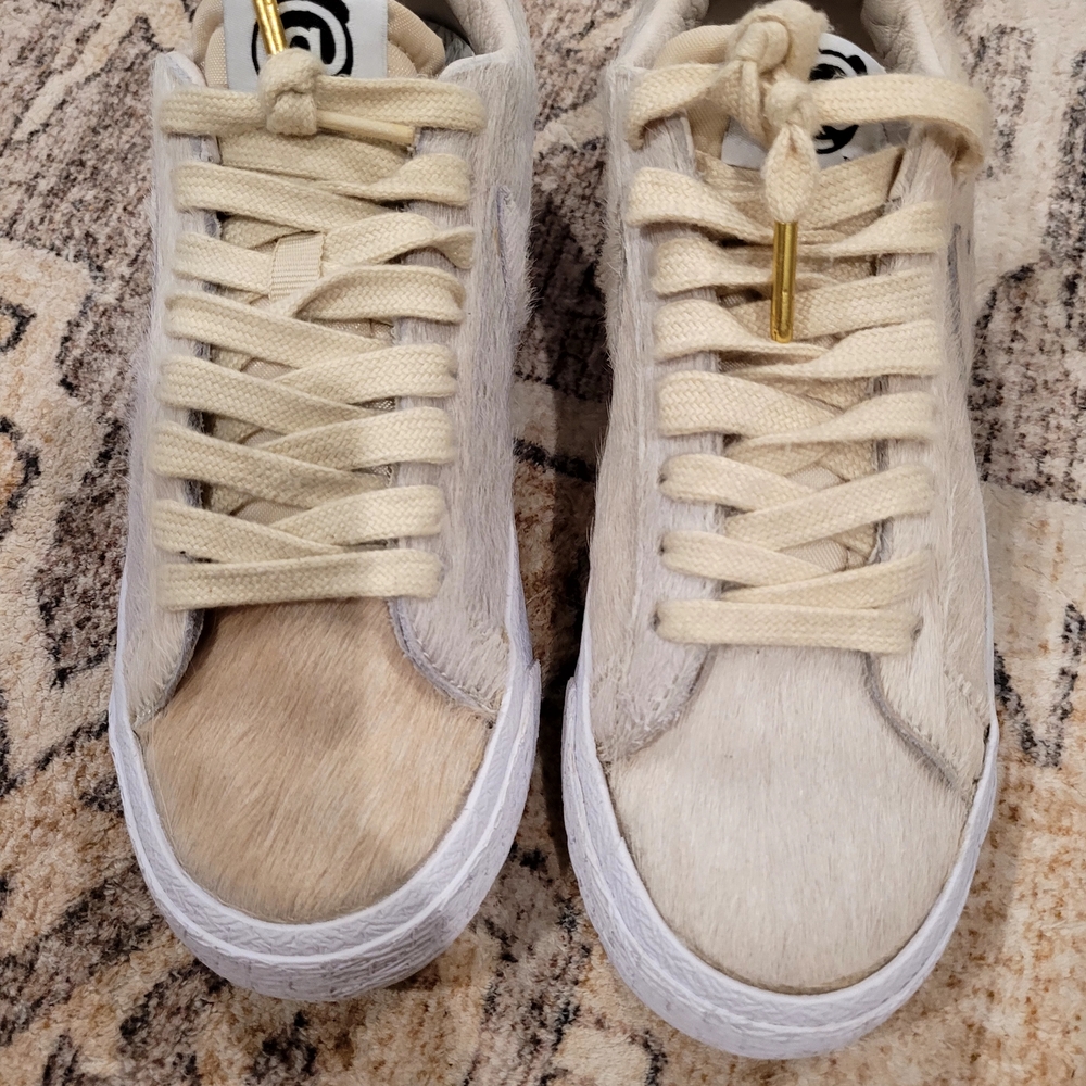 Nike Women's Cream/Tan Athletic Sneakers